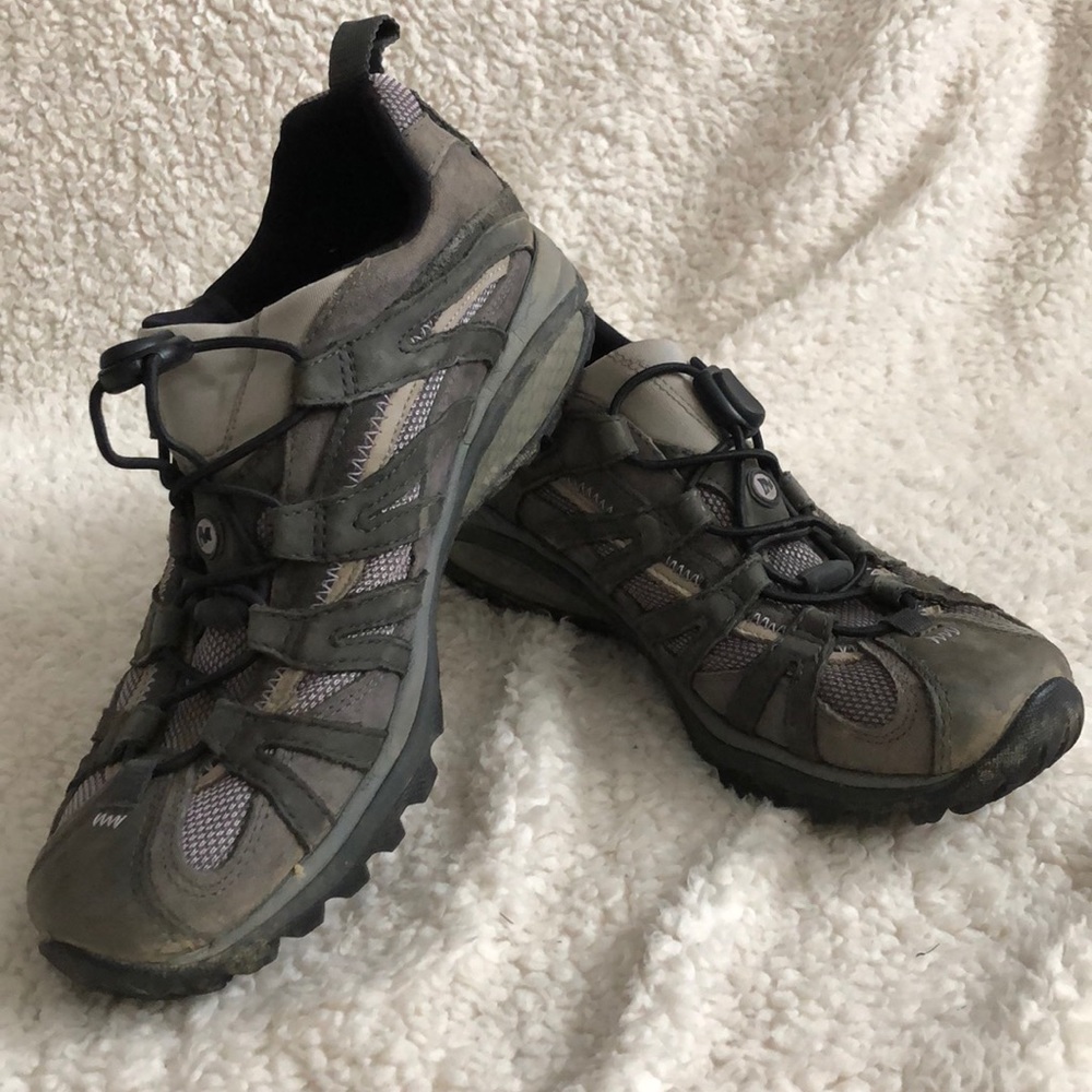 Merrill’s hiking shoes size 7